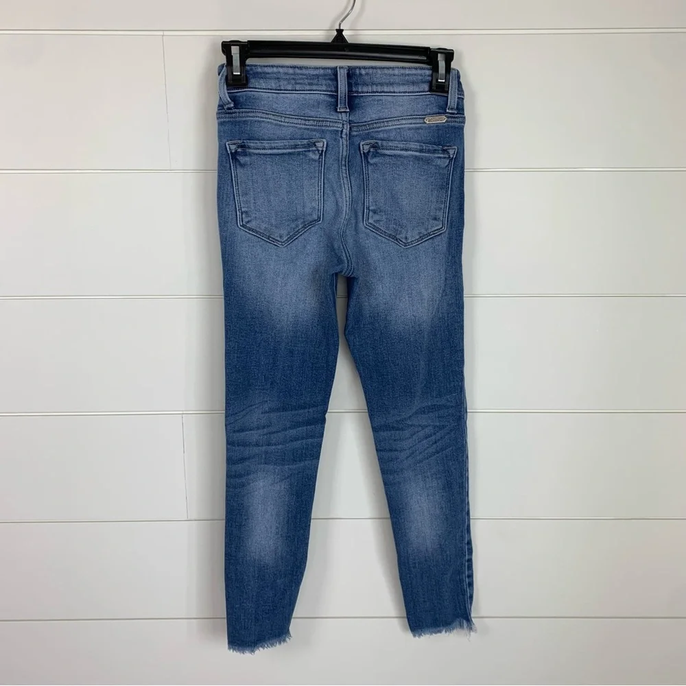 KanCan Women’s Distressed Hem High Rise Light Wash Jeans Size 0 or 23 - Picture 7 of 13